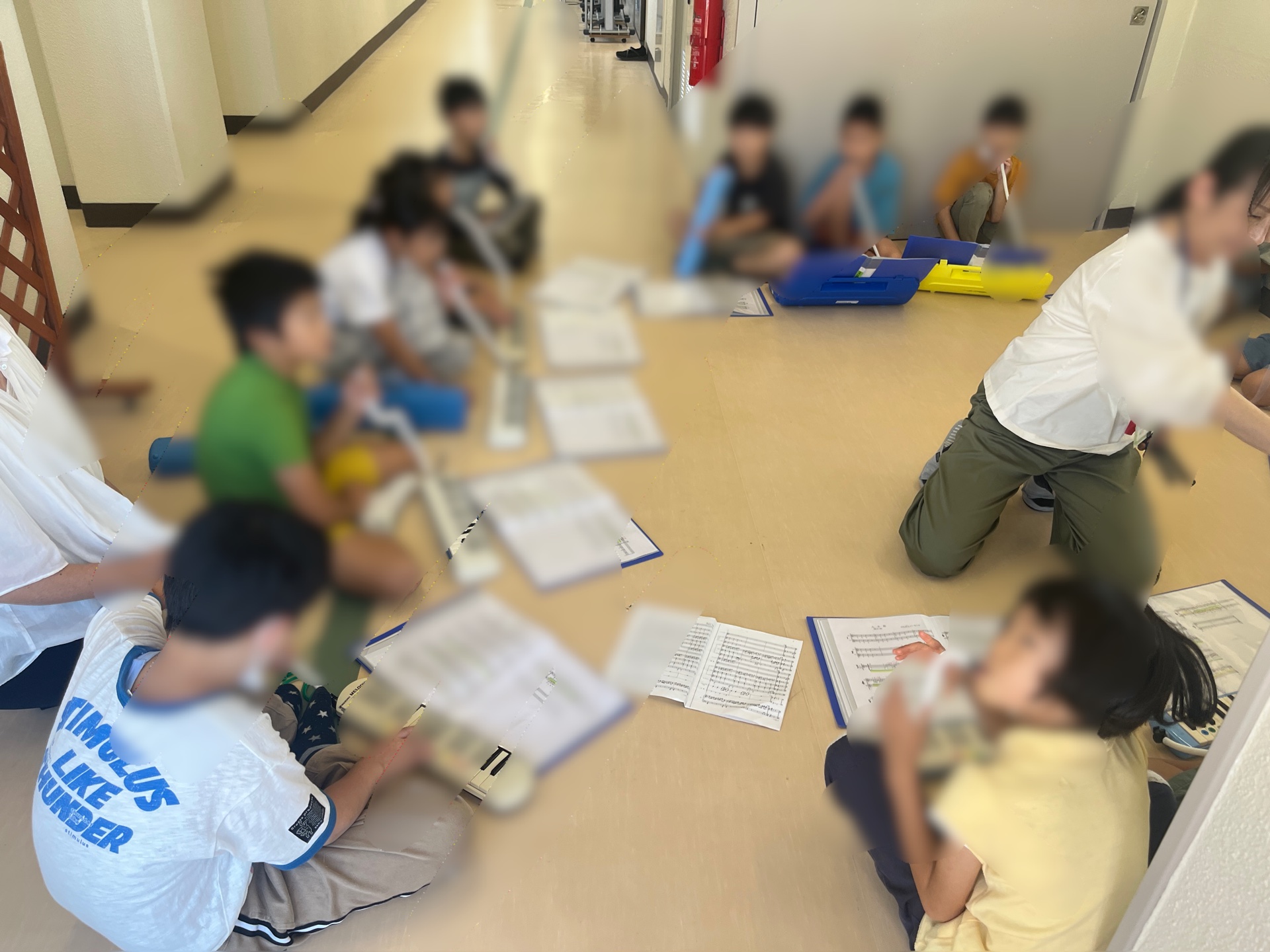 鍵盤も輪になって頑張っています