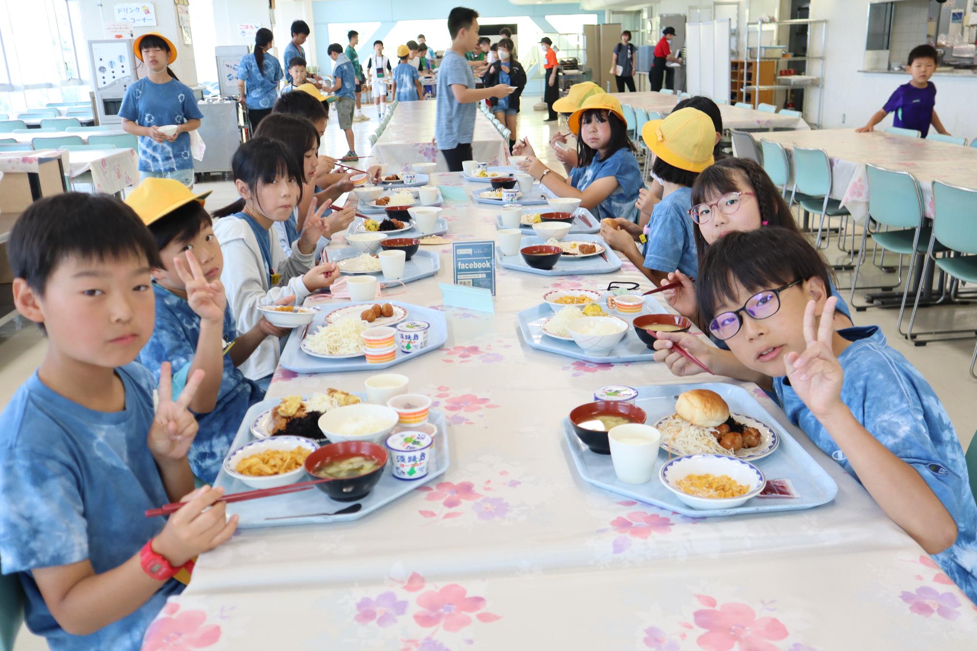 5年生自然学校 淡路青少年交流の家での朝食